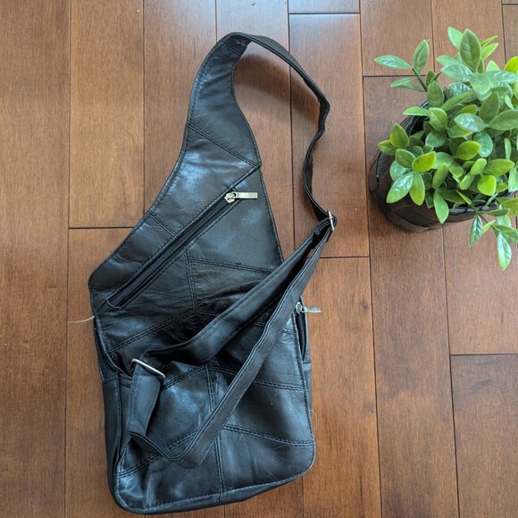 BETTY BOOP LEATHER VINTAGE CROSSBODY BACKPACK - Picture 3 of 3